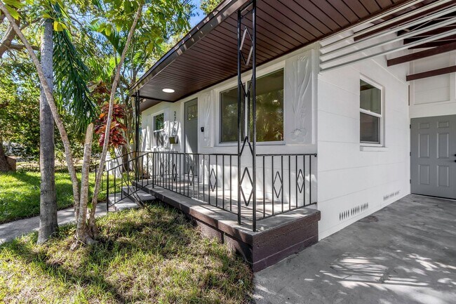 Building Photo - 2710 Boca Ciega Dr N