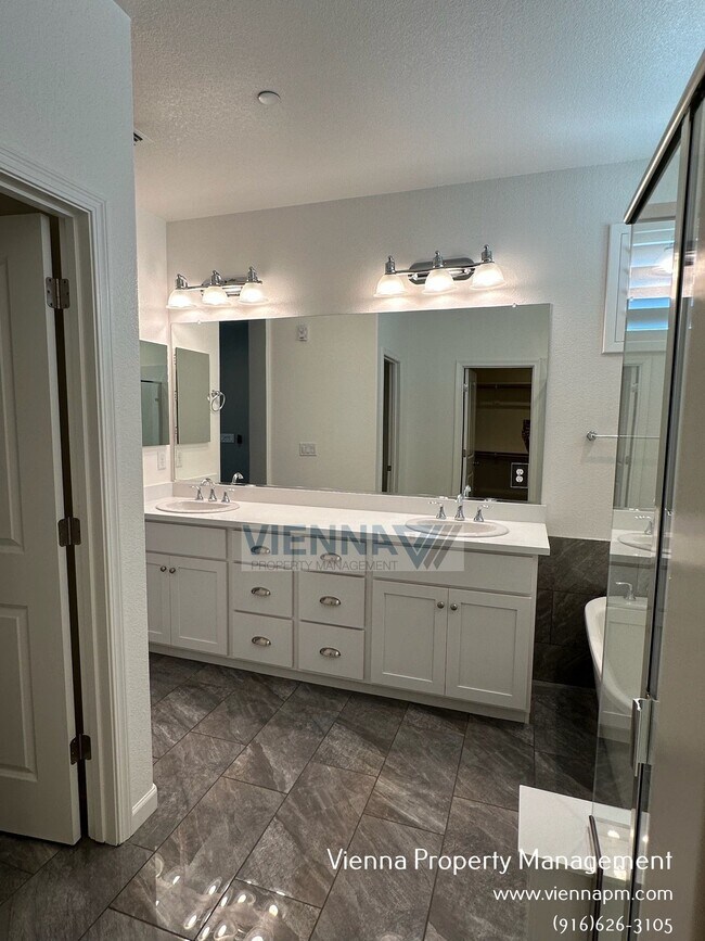 Building Photo - 1347 Larkspur Dr