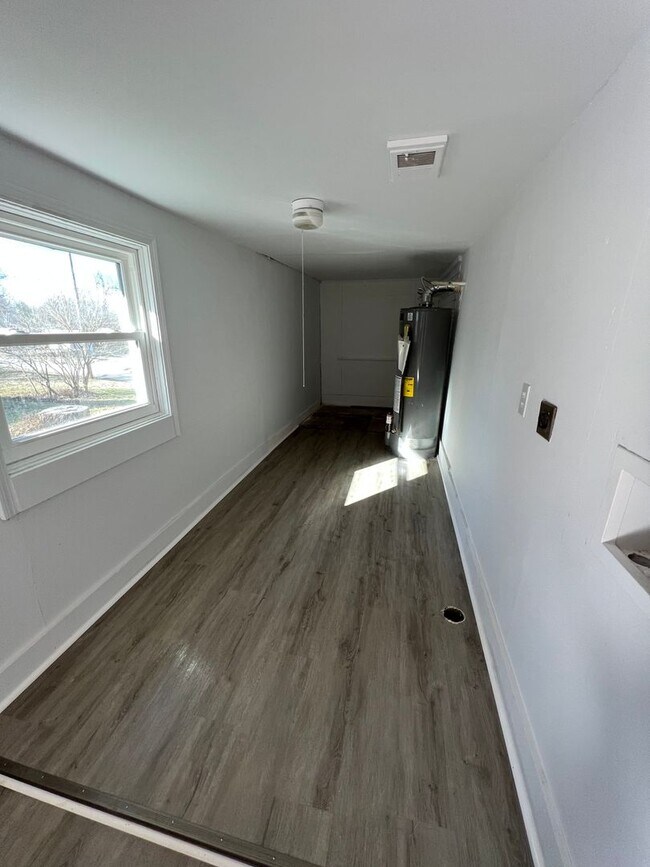 Building Photo - Remodeled 2 Bed 1 Bath House Available 4-15-2024