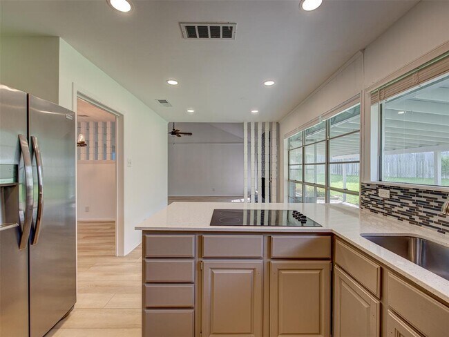 Building Photo - 7602 Pebble Brook Cove