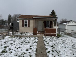 Building Photo - Welcome to 494 Allston!