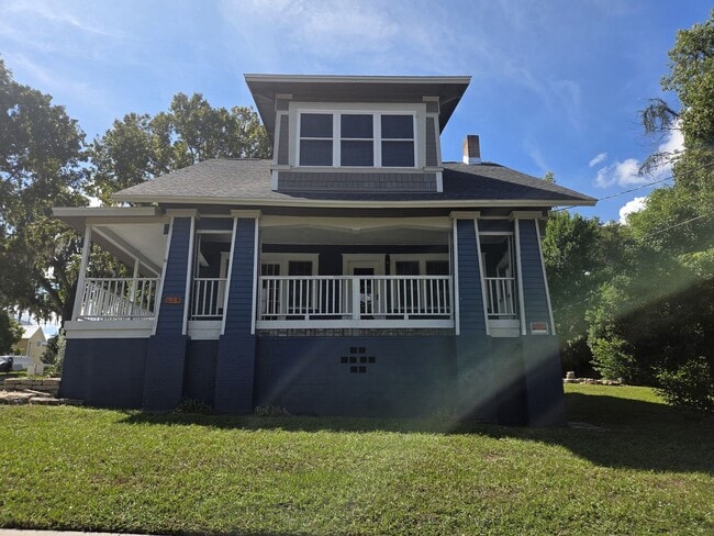 Building Photo - Move in Ready Historic Home in Downtown Cl...
