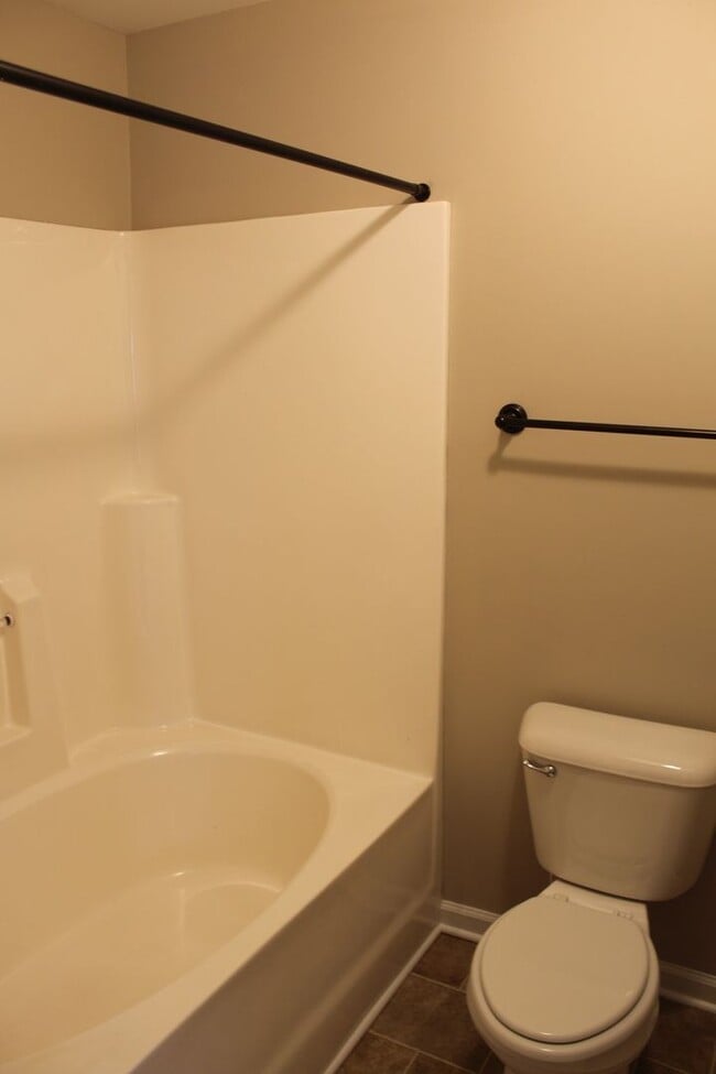 Building Photo - 3 Bed/2 Bath Home - 10 minutes to SJAFB!