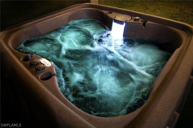 Building Photo - 528 14th St N