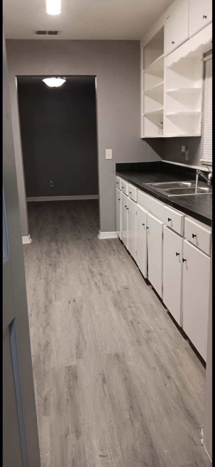 Kitchen - 523 Oak Ave