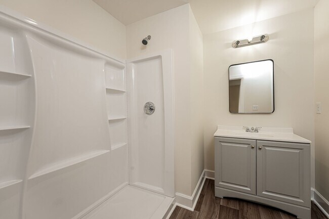 Building Photo - 5 Iron Frg Aly