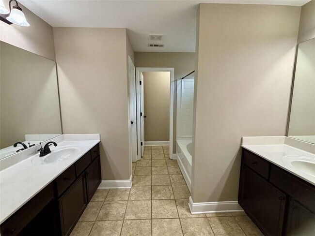 Building Photo - 4668 Hidden Creek Dr