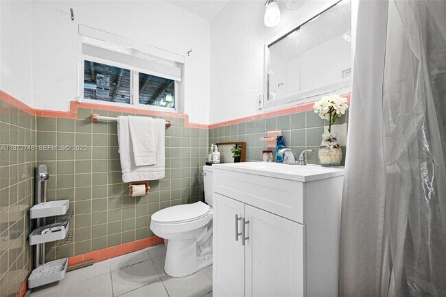 Building Photo - 6840 SW 26th Ct