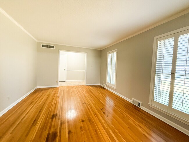 Building Photo - 5305 Oak Meadow Ave
