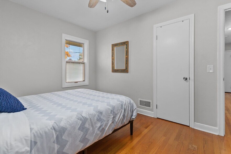 Building Photo - 810 E Pershing St