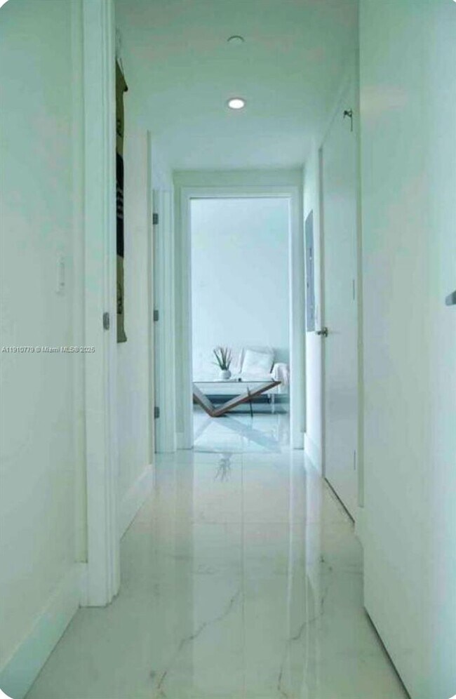 Building Photo - 501 NE 31st St