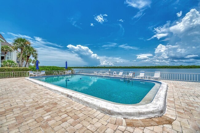 Building Photo - LUXURY LONGBOAT LIVING AT IT’S FINEST! AVA...