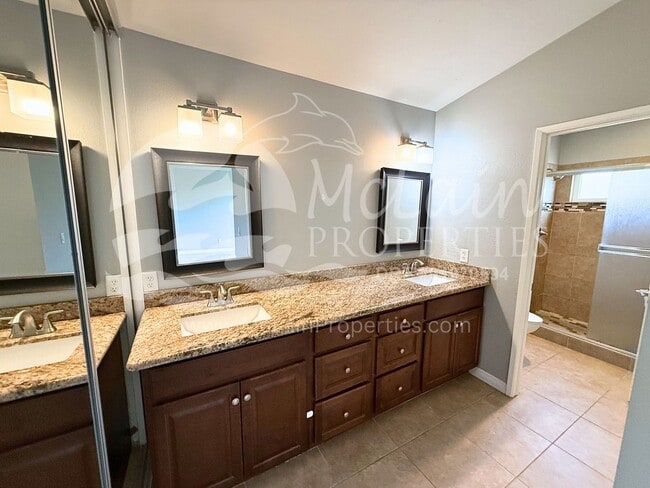 Building Photo - 4 bd with SOLAR  and AC with huge yard!