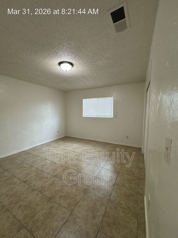 Building Photo - 527 S Garden St