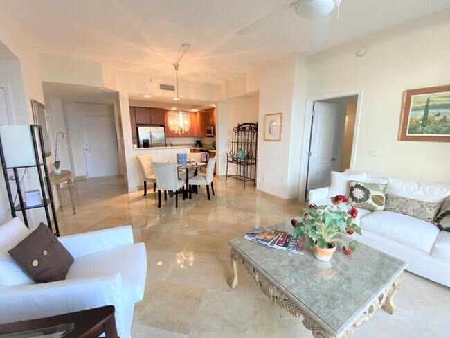 Building Photo - 801 S Olive Ave