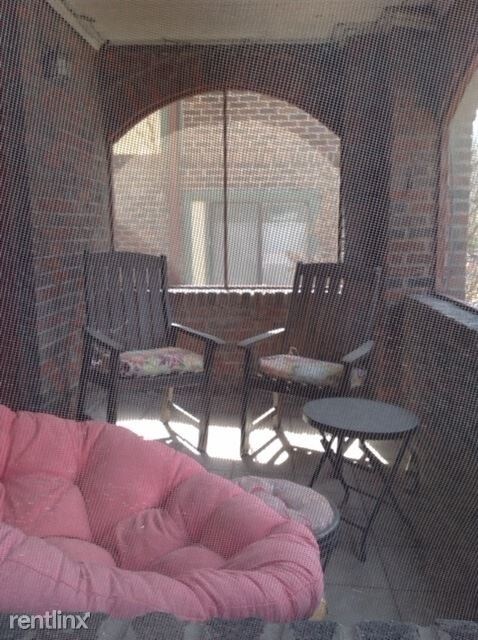 Building Photo - 5011 Wyandotte St