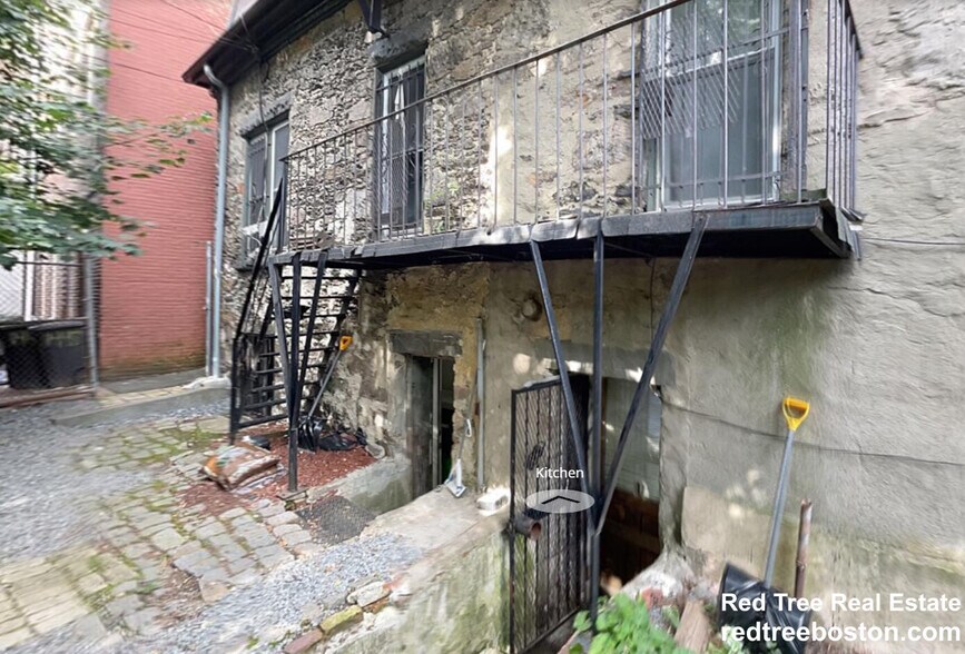 Building Photo - 688 Parker St