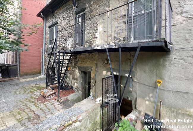 Building Photo - 688 Parker St