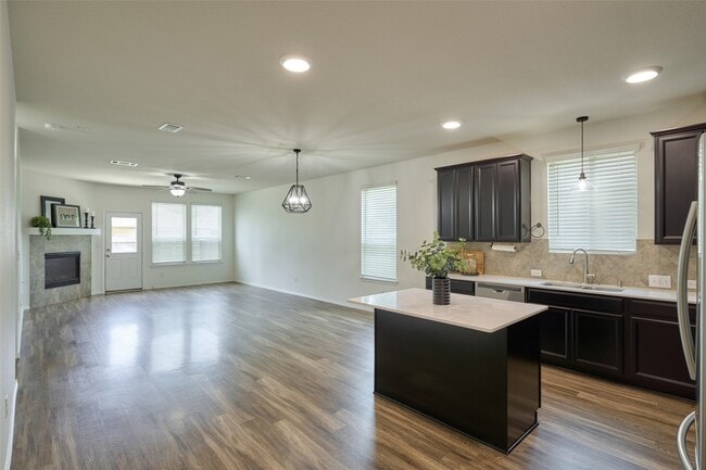 Building Photo - 2214 Timberland Country Ct