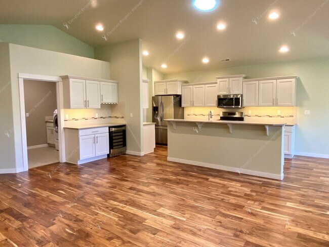 Building Photo - Bright, Spacious Home with Expansive Yard ...