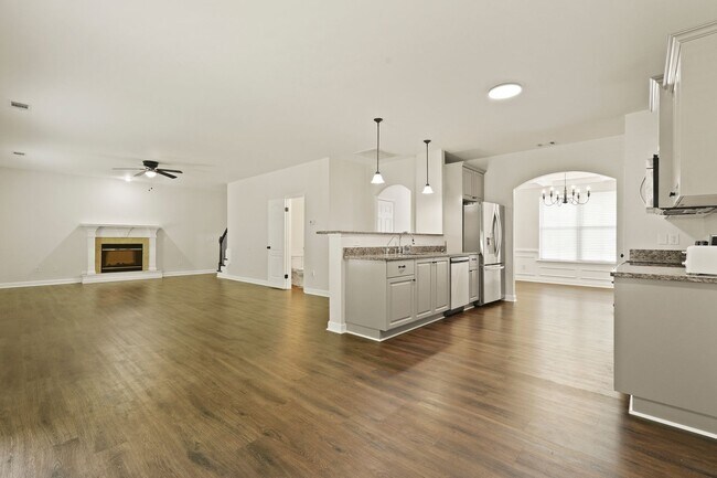 Building Photo - Spacious 4 Bedroom Home With Plenty of Space to Enjoy and Resort-style Amenities in Belmont Glen