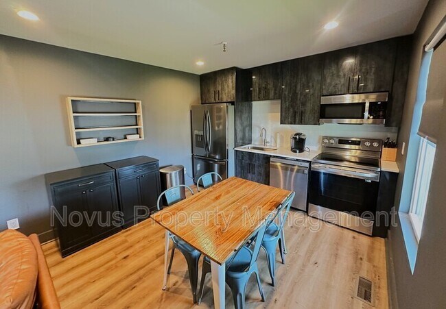 Building Photo - 153 Minden Ave