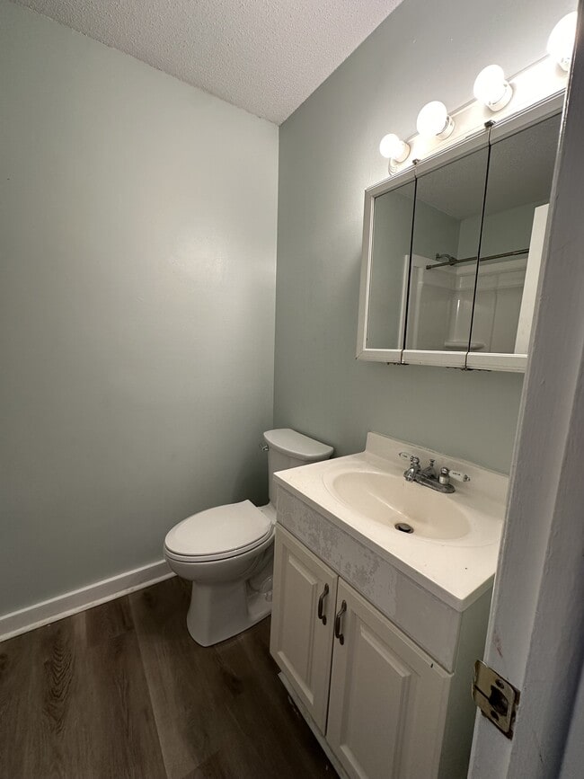 Building Photo - 906 Belleview Cir W