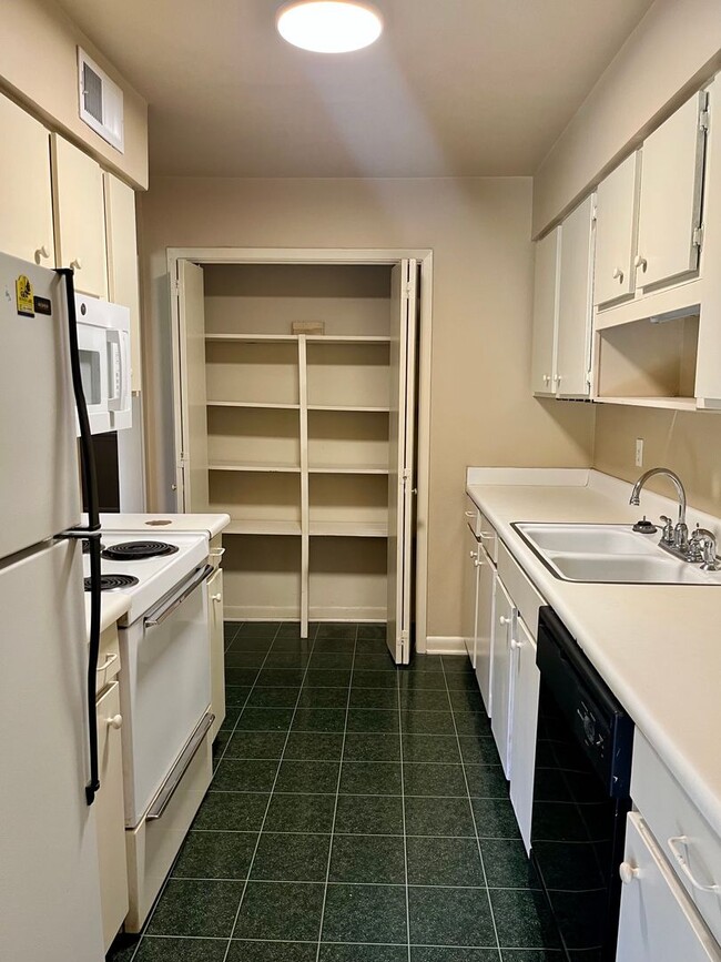 Building Photo - Stay Cool By the Pool