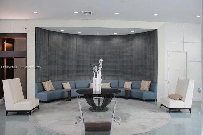 Building Photo - 2775 NE 187th St