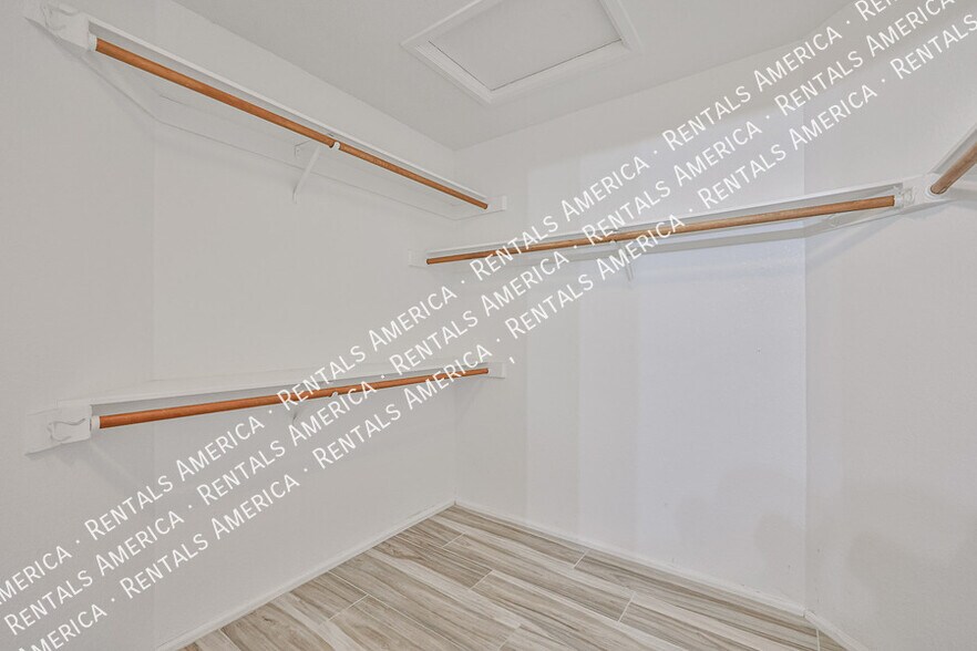 Building Photo - 3802 N Wintergreen Way