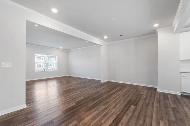 Building Photo - Bright, Spacious & Move-In Ready Townhome ...