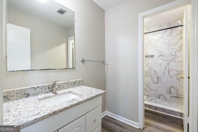 Building Photo - 1010 Mariners Ct