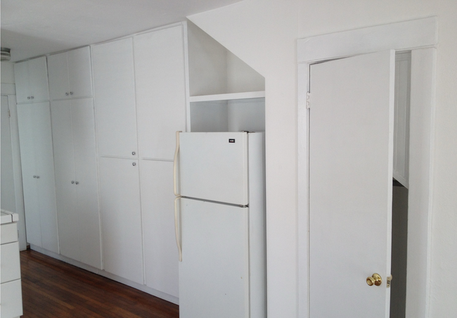 Kitchen fridge, closet & cupboards - 210 Horizon Ave