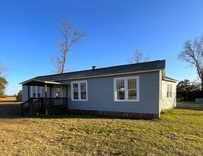 Building Photo - 2 Bedroom, 1 Bathroom Country Home