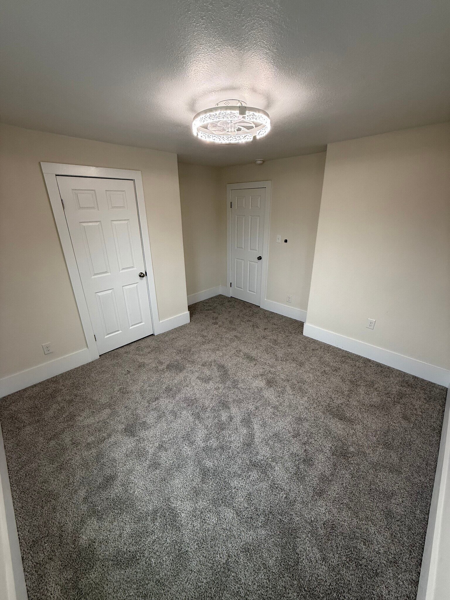 Building Photo - 2000 Effingham St