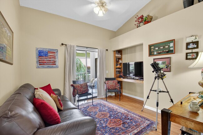 Building Photo - 7677 Lexington Club Blvd