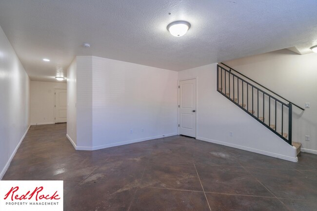 Building Photo - DOG-FRIENDLY 3 Bedroom Townhome with INTER...