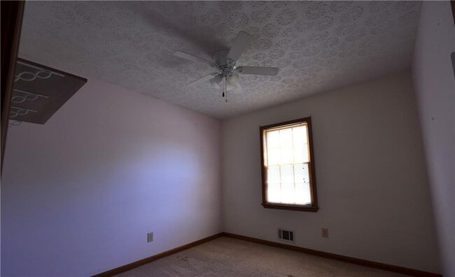 Building Photo - 19 Gwen Ct