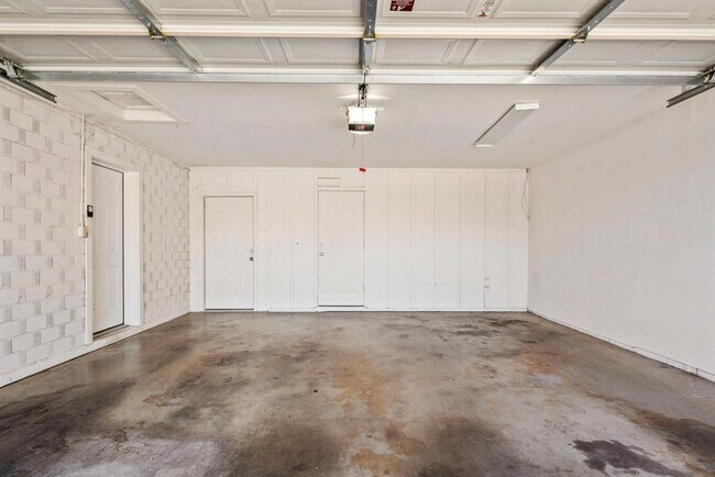 Building Photo - 8323 E Montecito Ave