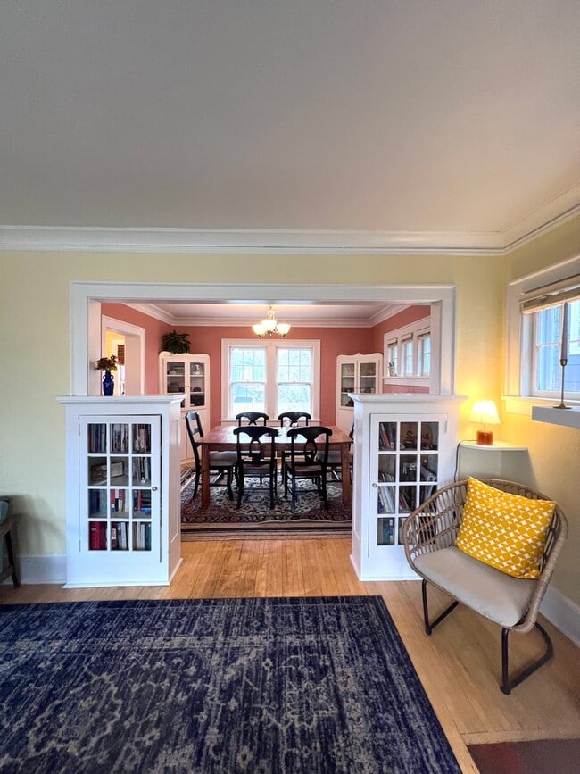 Building Photo - 505 N 16th Ave E