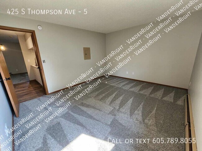 Building Photo - 425 S Thompson Ave