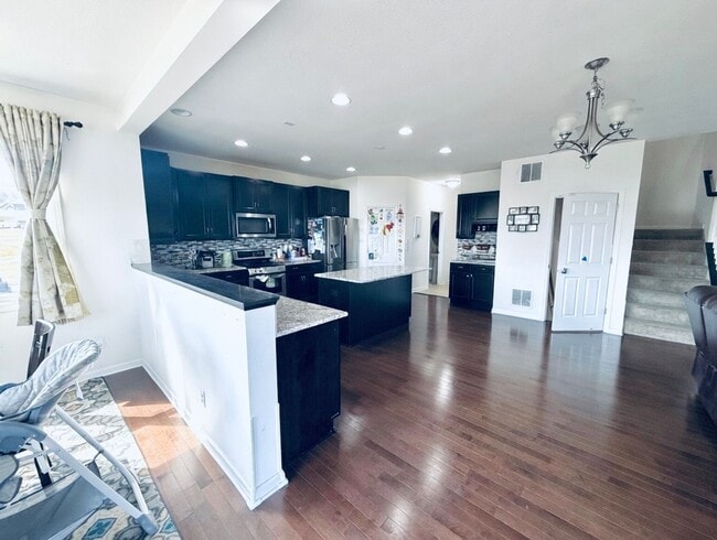 Building Photo - Beautiful 4 Bedroom Single Family Home in Prime Shakopee Neighborhood