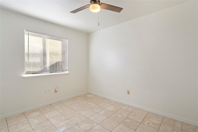 Building Photo - 13216 Bennington Ln