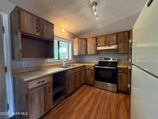 Building Photo - 927 N Old Chisholm Trail