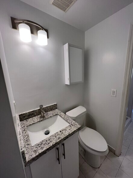 Building Photo - 6360 NW 114th Ave