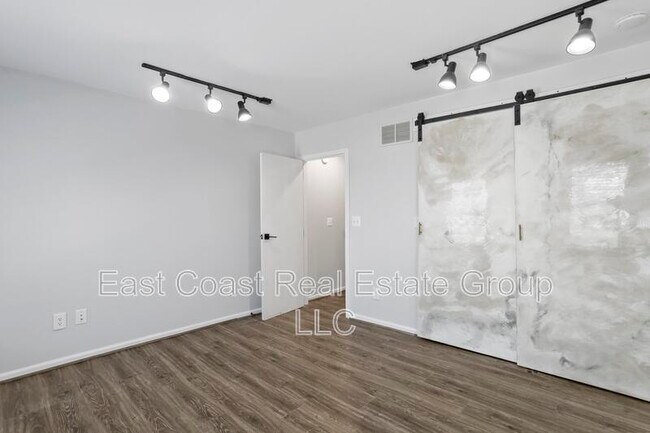 Building Photo - 131 Fairground Ave