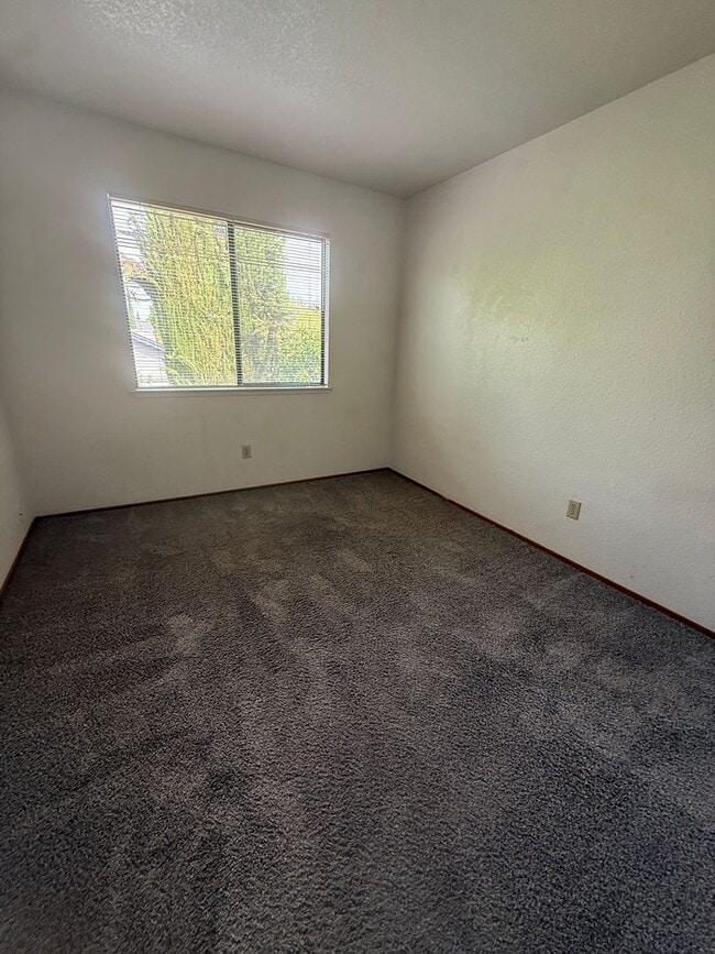 Building Photo - 832 Morissette Way