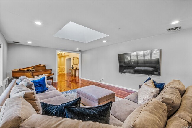 Building Photo - 11 Melby Ln