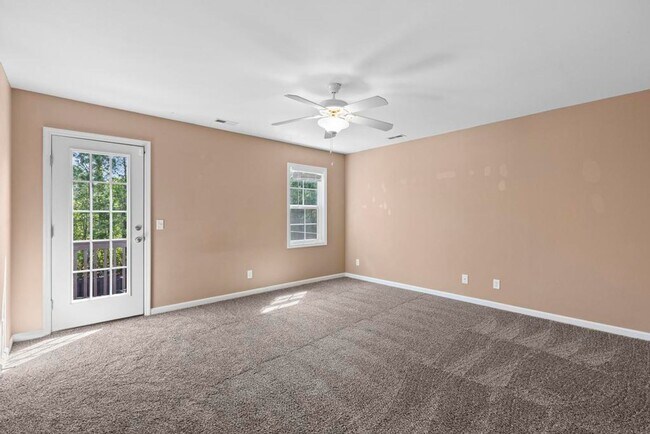 Building Photo - Beautiful Townhome with BEACH Convenience!