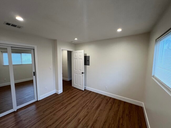 Building Photo - 4325 W 135th St